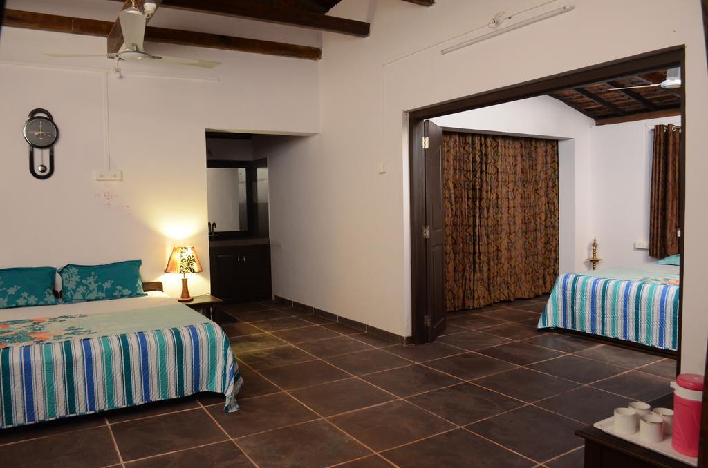 Beachfront Villas Ganpatipule Rum bild